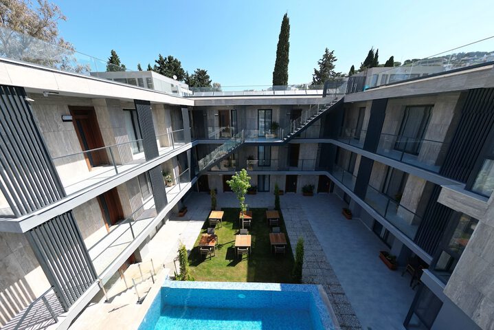 Hotel Exterior 55 of 61