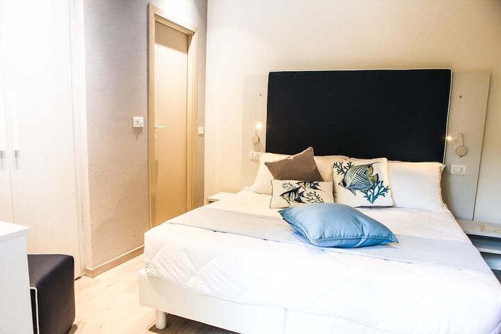 Room 15 of 49