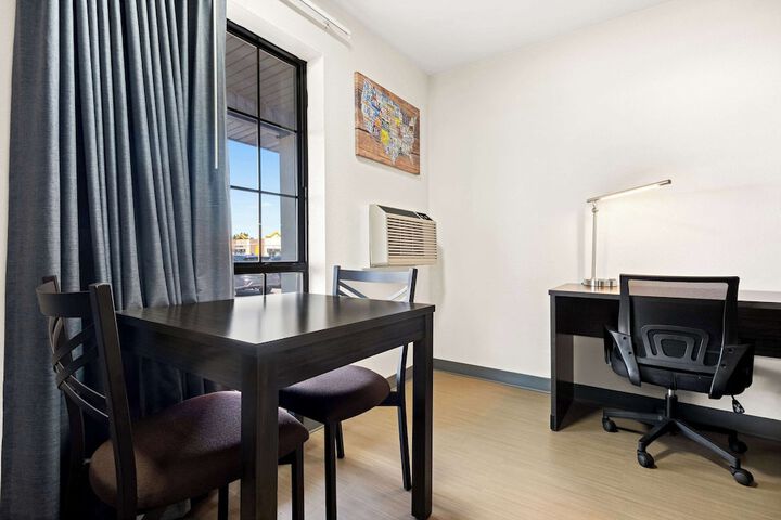 Room 25 of 34
