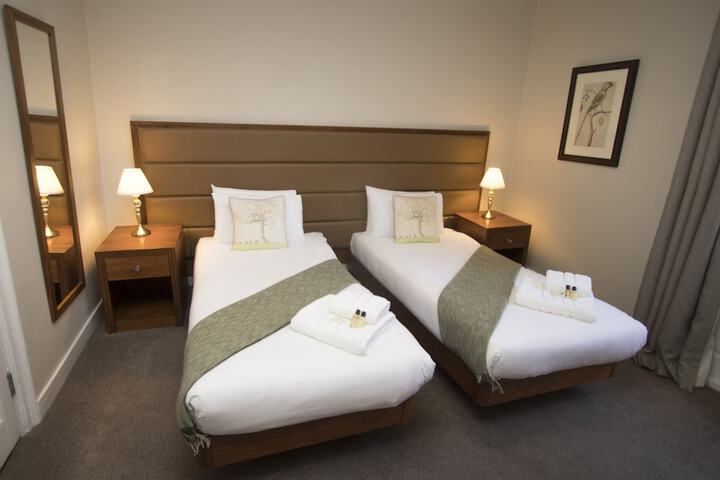 Room 6 of 31