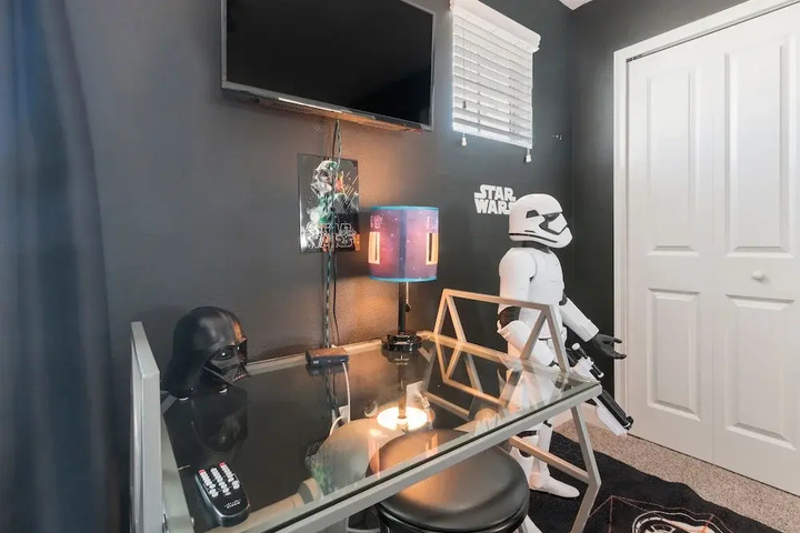 Room 13 of 31
