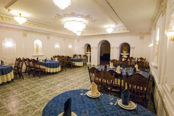 Dining 34 of 66