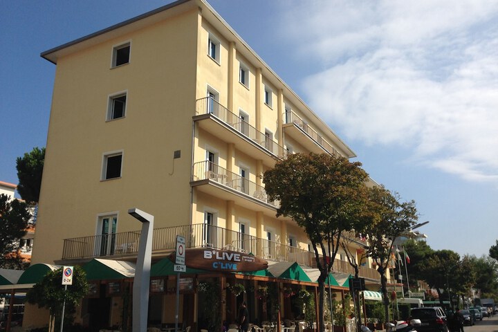 Hotel 8 of 9