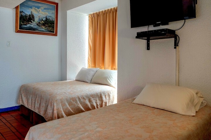 Room 4 of 13