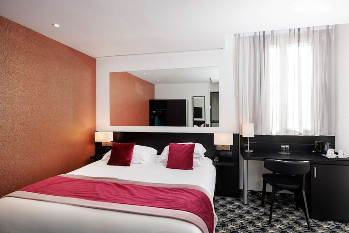 Room 52 of 150