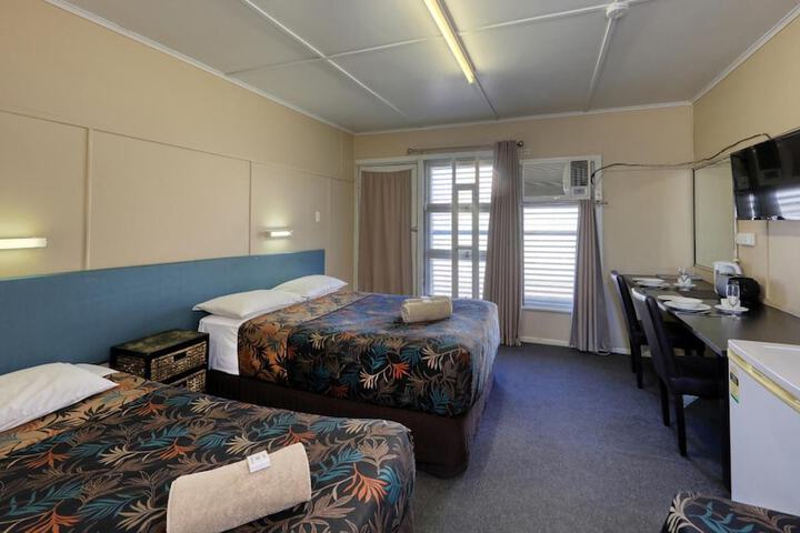 Room 5 of 27
