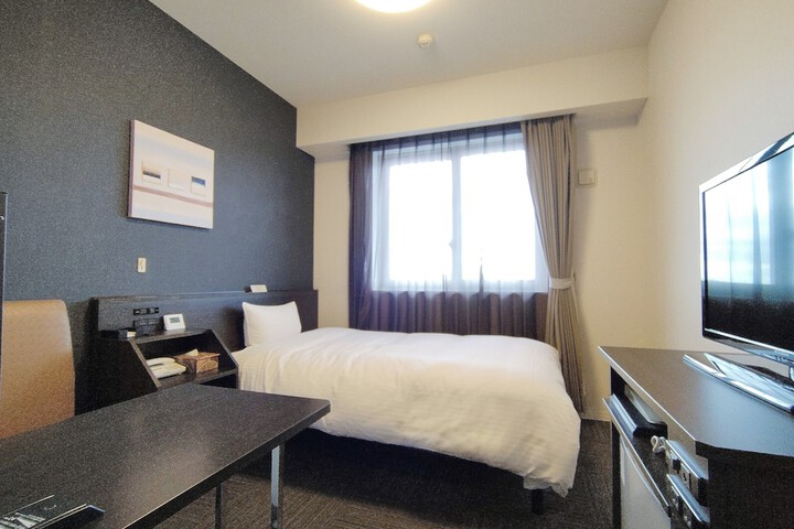 Room 6 of 37