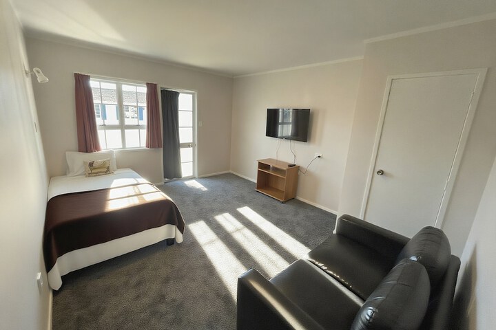 Room 35 of 65