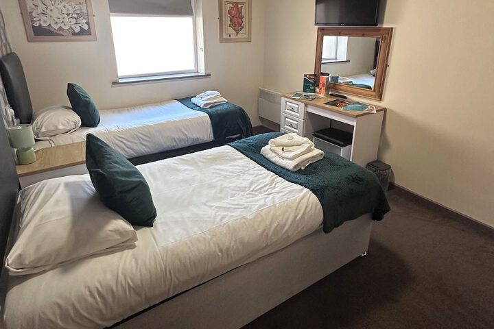 Room 10 of 16