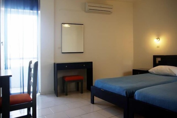 Room 12 of 38