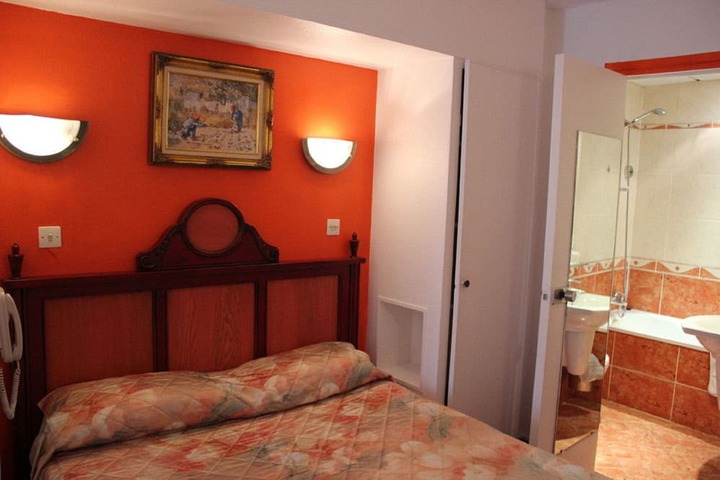Room 5 of 99