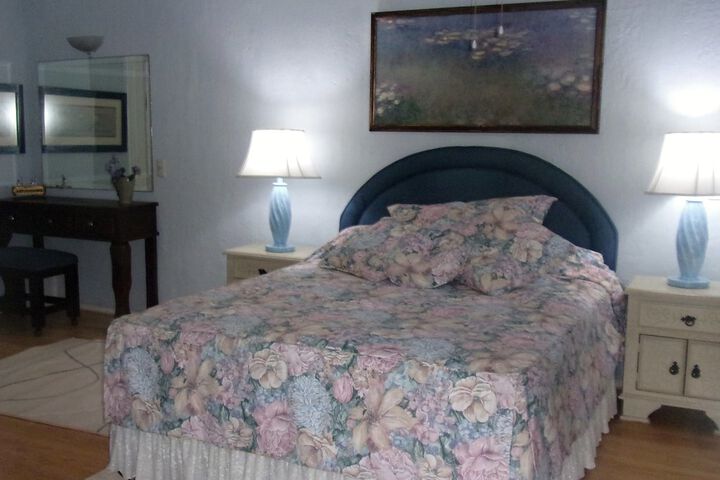 Room 5 of 68