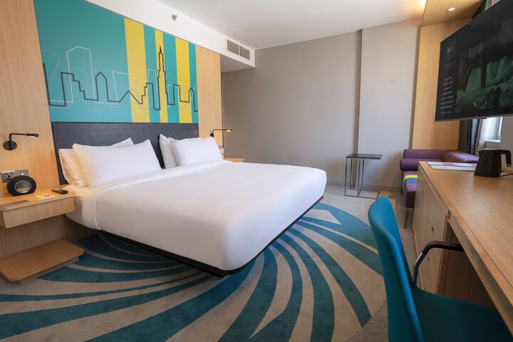 Room 4 of 116