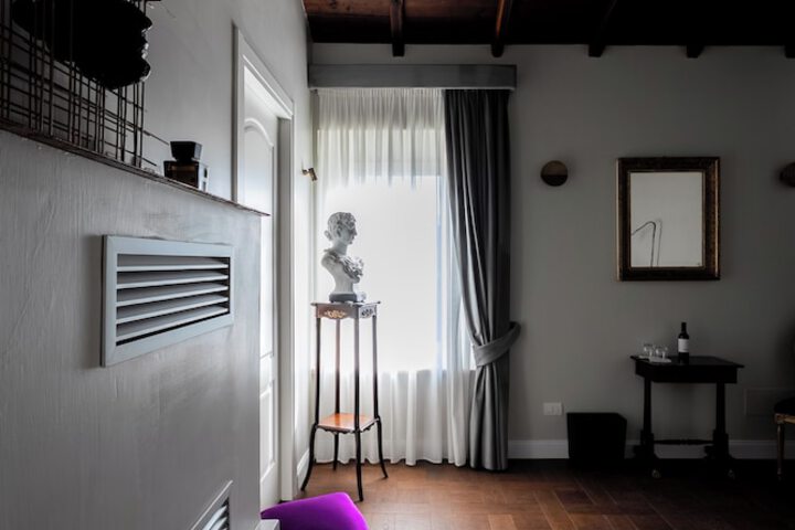 Room 53 of 120