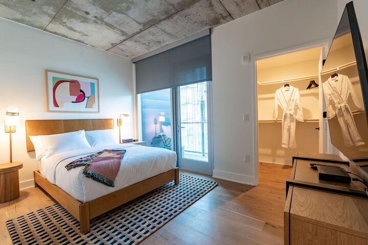 Room 11 of 860