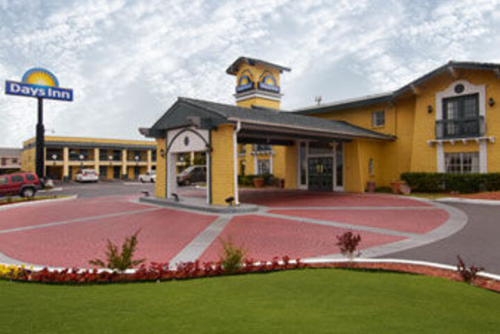 Exterior of DAYS INN TULSA AIRPORT