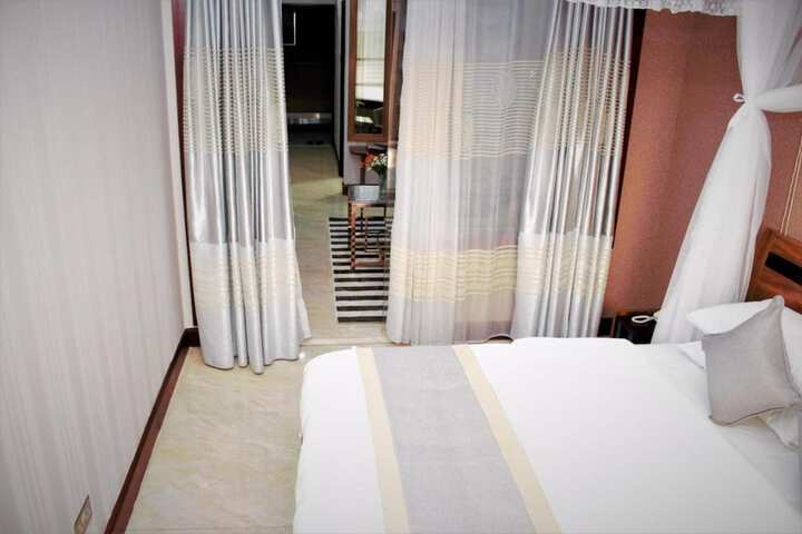 Room 28 of 61