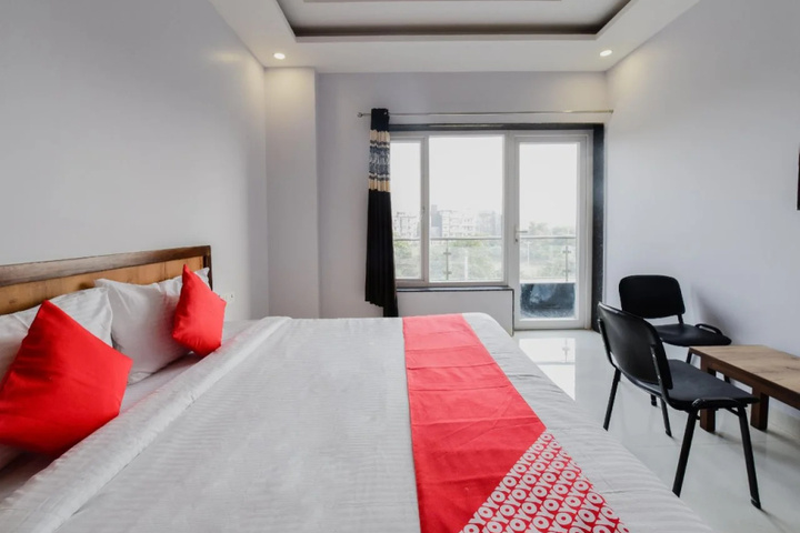 Room 5 of 18