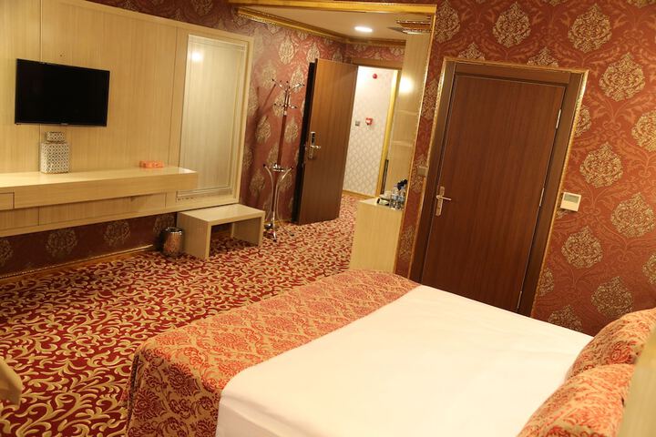 Room 5 of 44