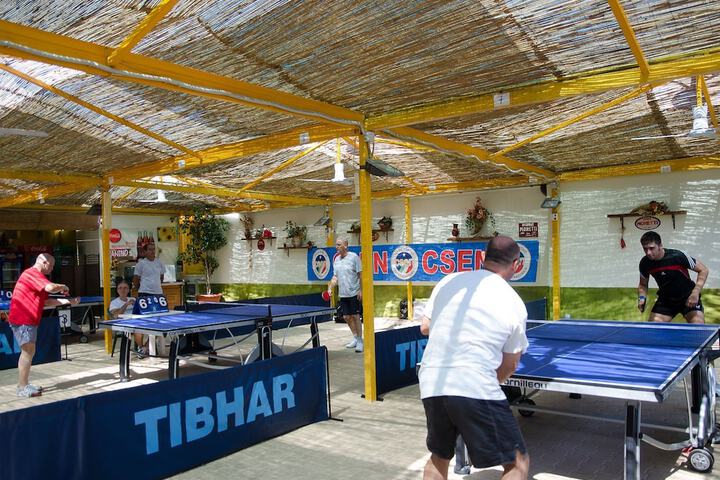 Sports bar