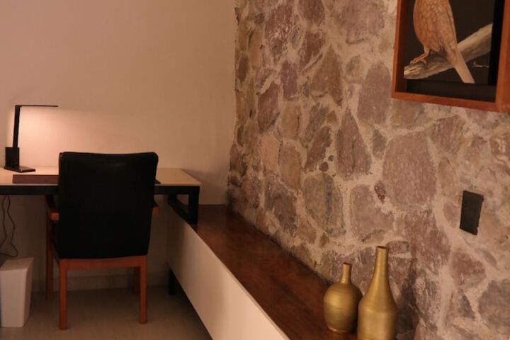 Room 9 of 32