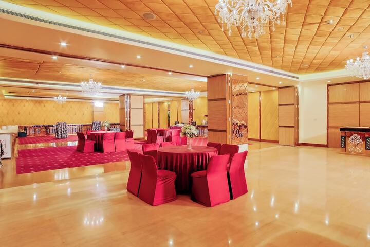Ballroom/Hall 92 of 113