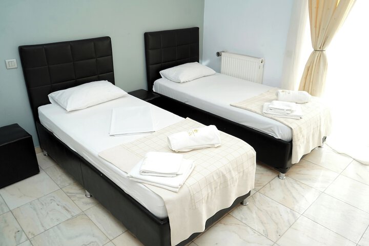 Room 9 of 36