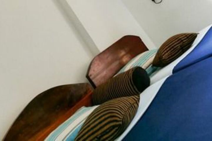 Room 10 of 16