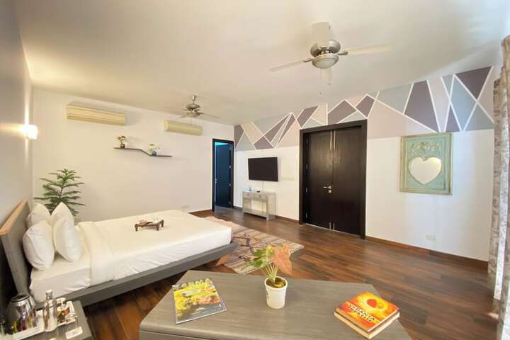 Room 44 of 132