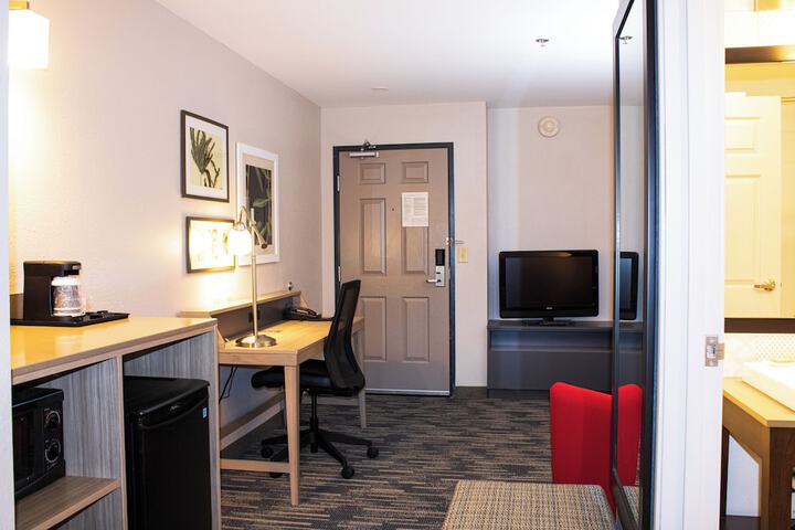 1 King Bed Efficiency (4 of 9)