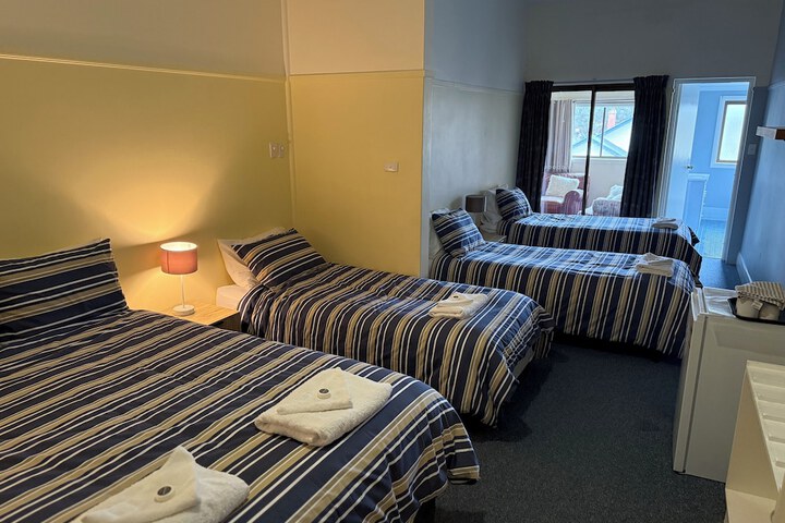 Room 11 of 30