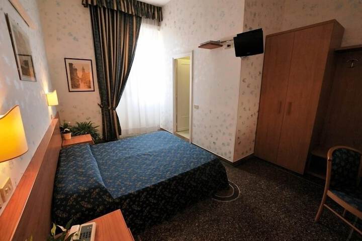 Room 9 of 22