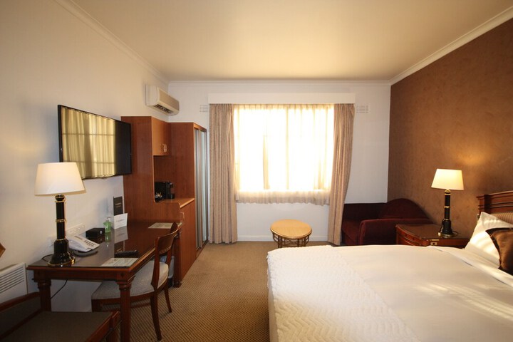 Room 9 of 40