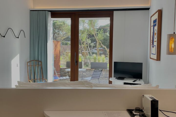Room 9 of 80