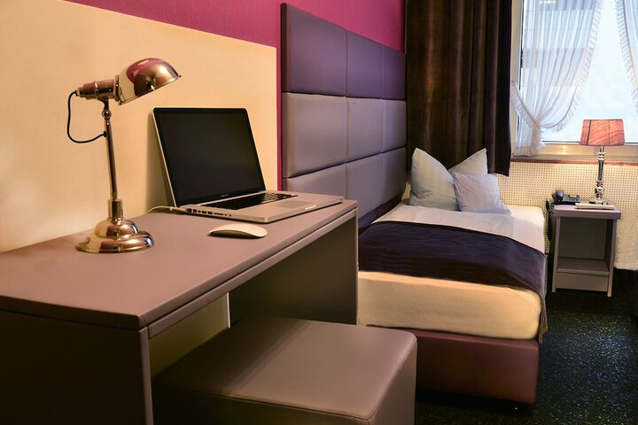 Room 12 of 18