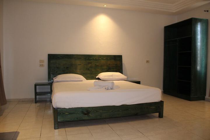 Room 85 of 153