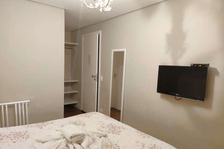 Room 5 of 40
