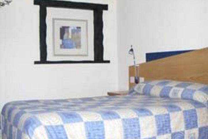 Room 6 of 8