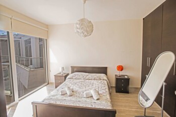 Room 9 of 10