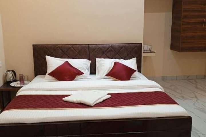 Room 3 of 33