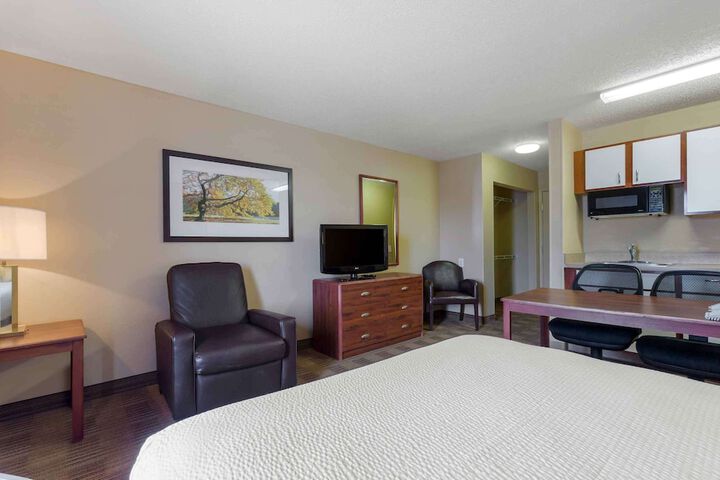 Room 7 of 32