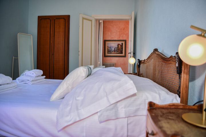 Room 6 of 37