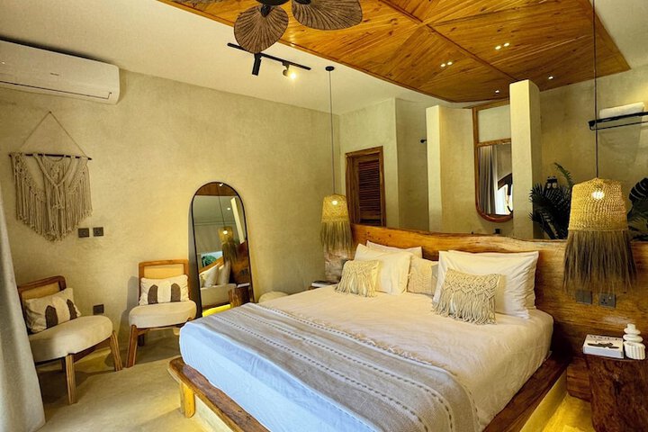 Room 4 of 70