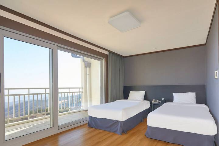 Room 42 of 90