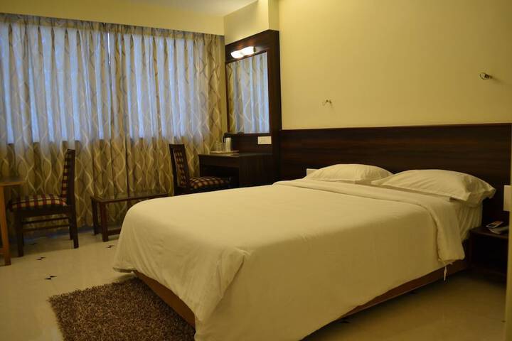 Room 6 of 35