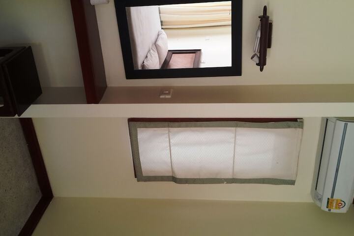 Room 27 of 51