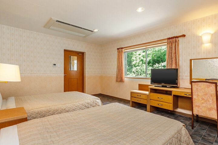 Room 30 of 47