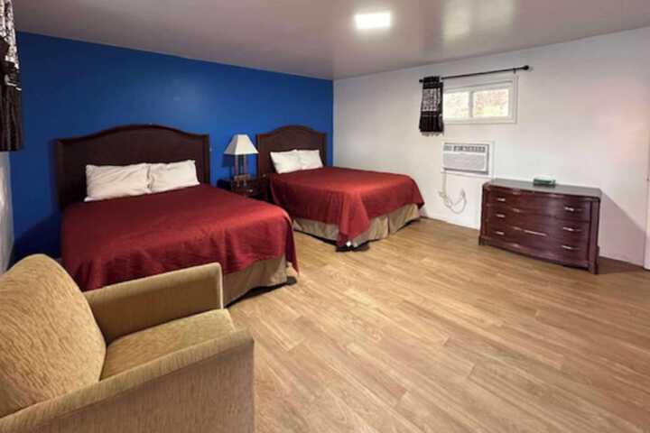 1 Queen Bed (7 of 13)