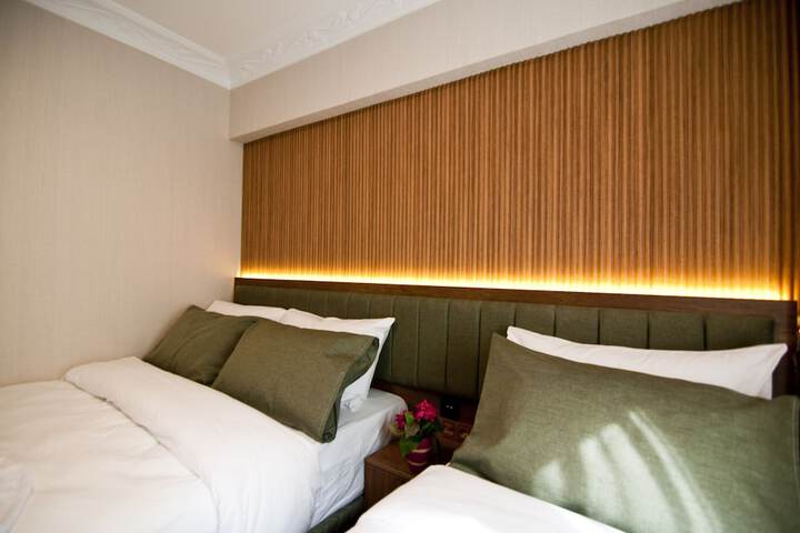 Room 3 of 28
