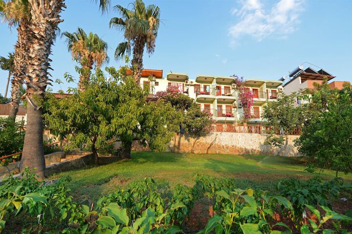 Hotel Exterior 64 of 68